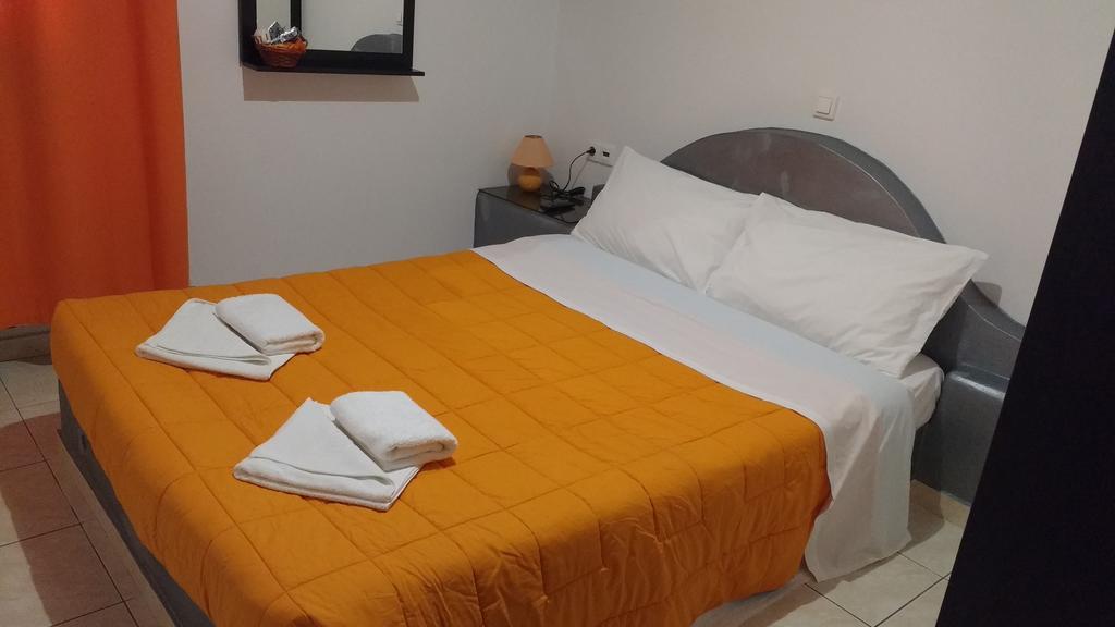 Vazeos Apartments Karterádos Eksteriør billede