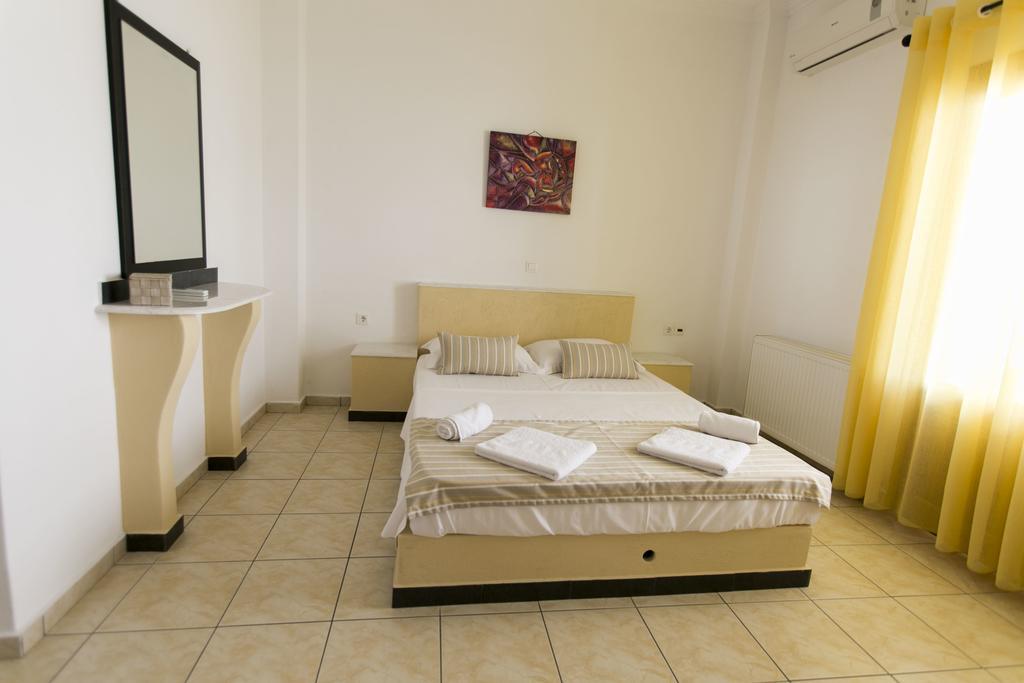 Vazeos Apartments Karterádos Eksteriør billede