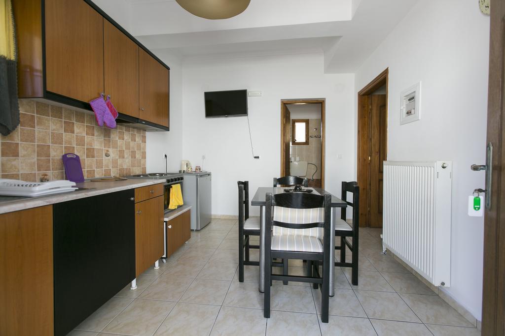 Vazeos Apartments Karterádos Eksteriør billede